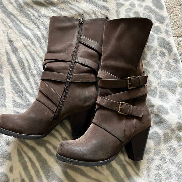 Brown Heeled Mid calf Boots - Picture 2 of 4
